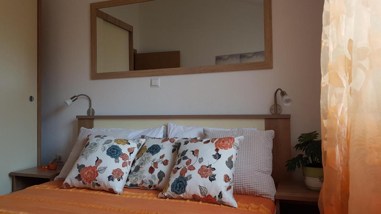 Apartmani Villa Lilliana Tribunj  Luaran gambar