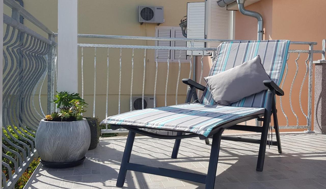 Apartmani Villa Lilliana Tribunj  Luaran gambar