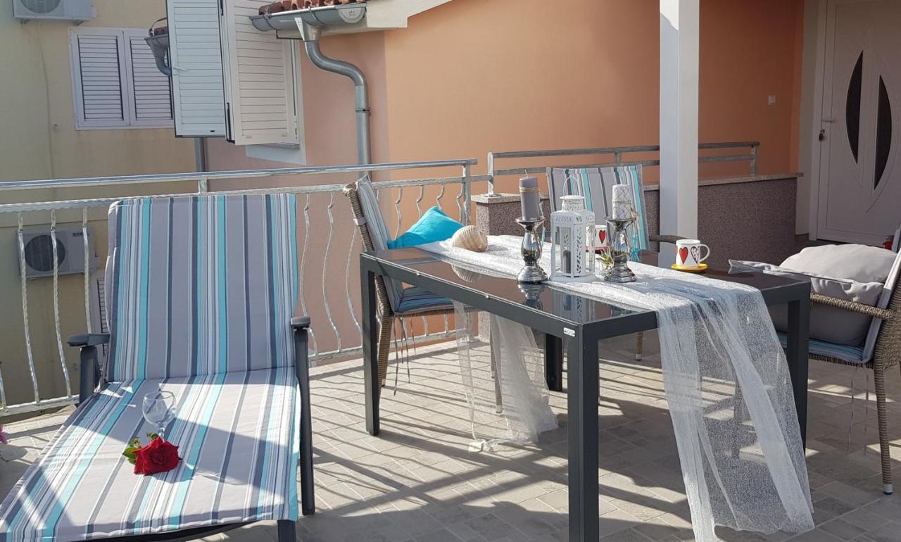 Apartmani Villa Lilliana Tribunj  Luaran gambar