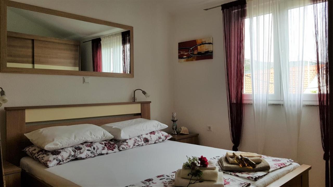 Apartmani Villa Lilliana Tribunj  Luaran gambar