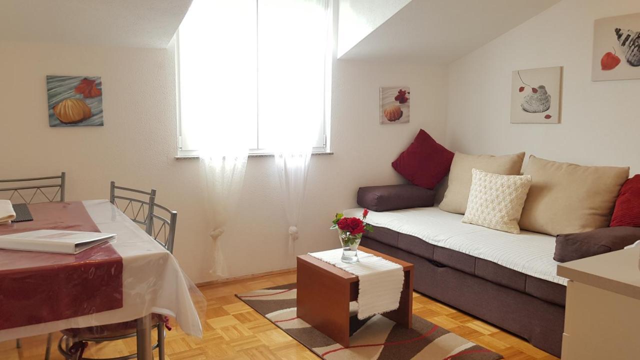 Apartmani Villa Lilliana Tribunj  Luaran gambar