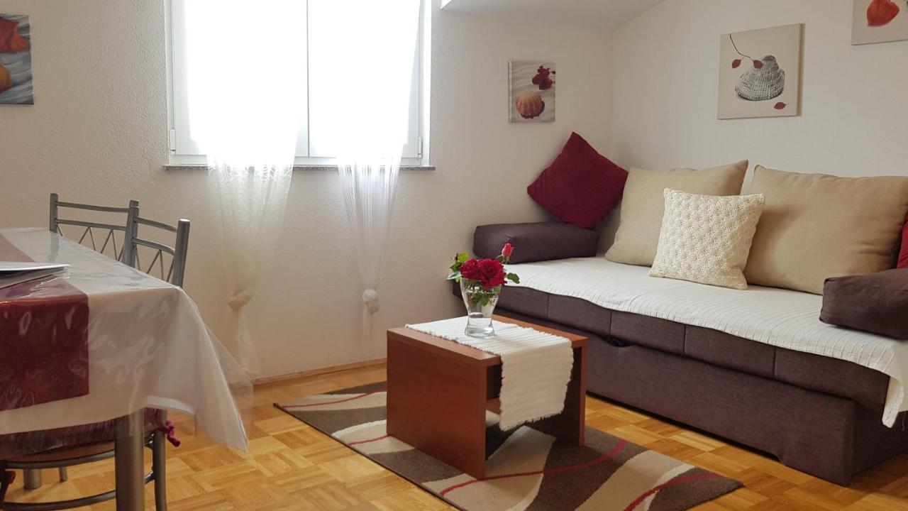 Apartmani Villa Lilliana Tribunj  Luaran gambar
