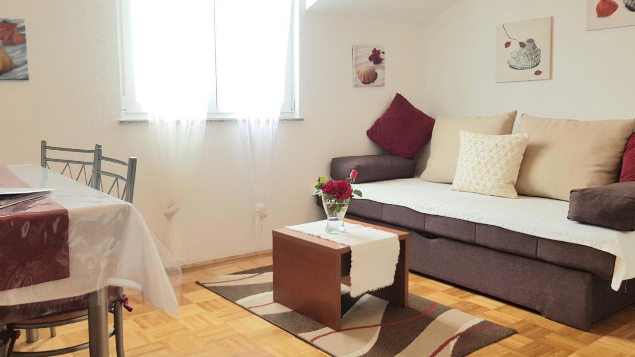 Apartmani Villa Lilliana Tribunj  Luaran gambar