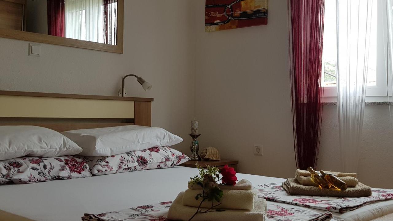 Apartmani Villa Lilliana Tribunj  Luaran gambar