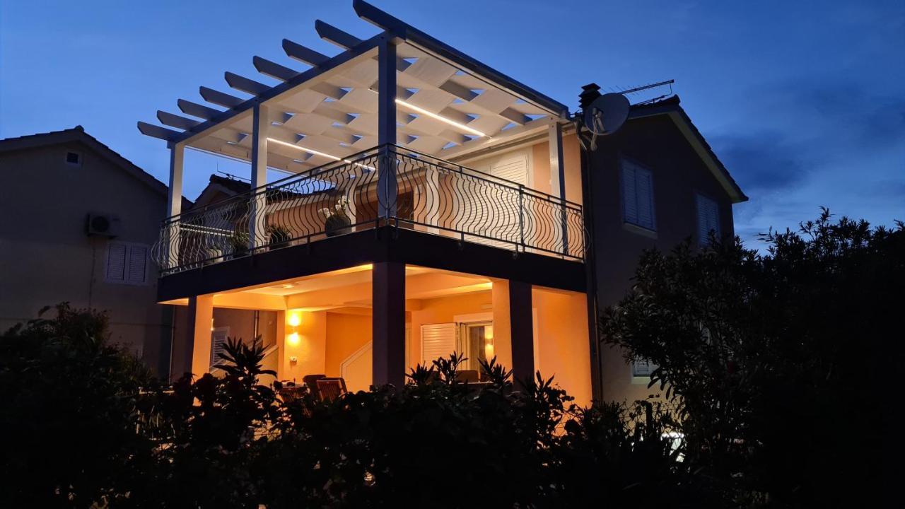 Apartmani Villa Lilliana Tribunj  Luaran gambar