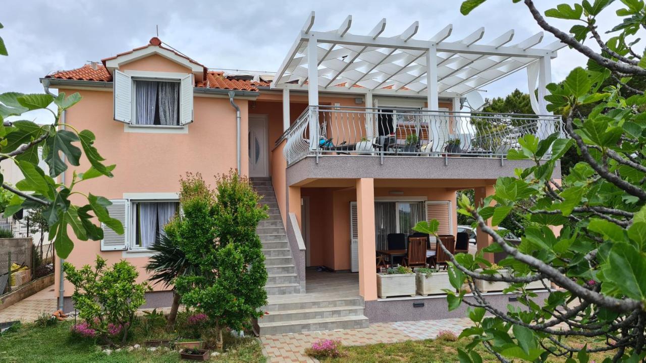 Apartmani Villa Lilliana Tribunj  Luaran gambar