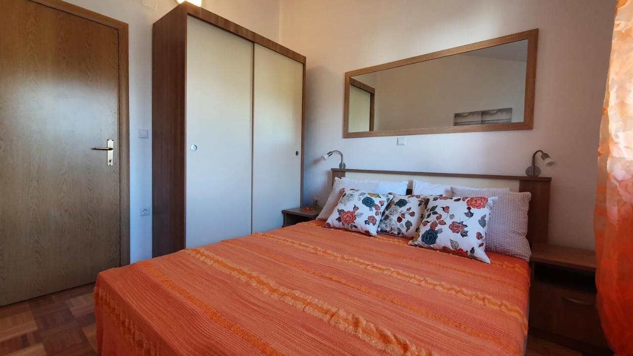 Apartmani Villa Lilliana Tribunj  Luaran gambar