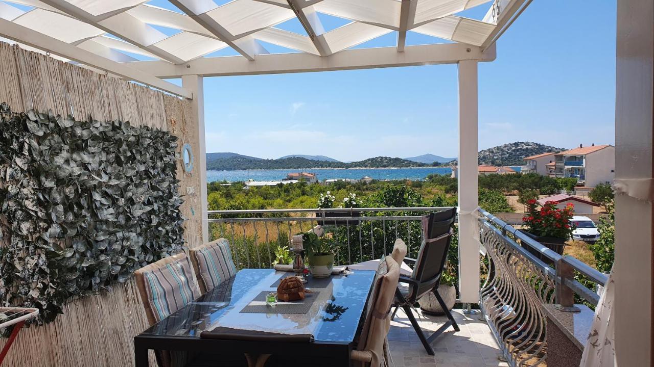 Apartmani Villa Lilliana Tribunj  Luaran gambar