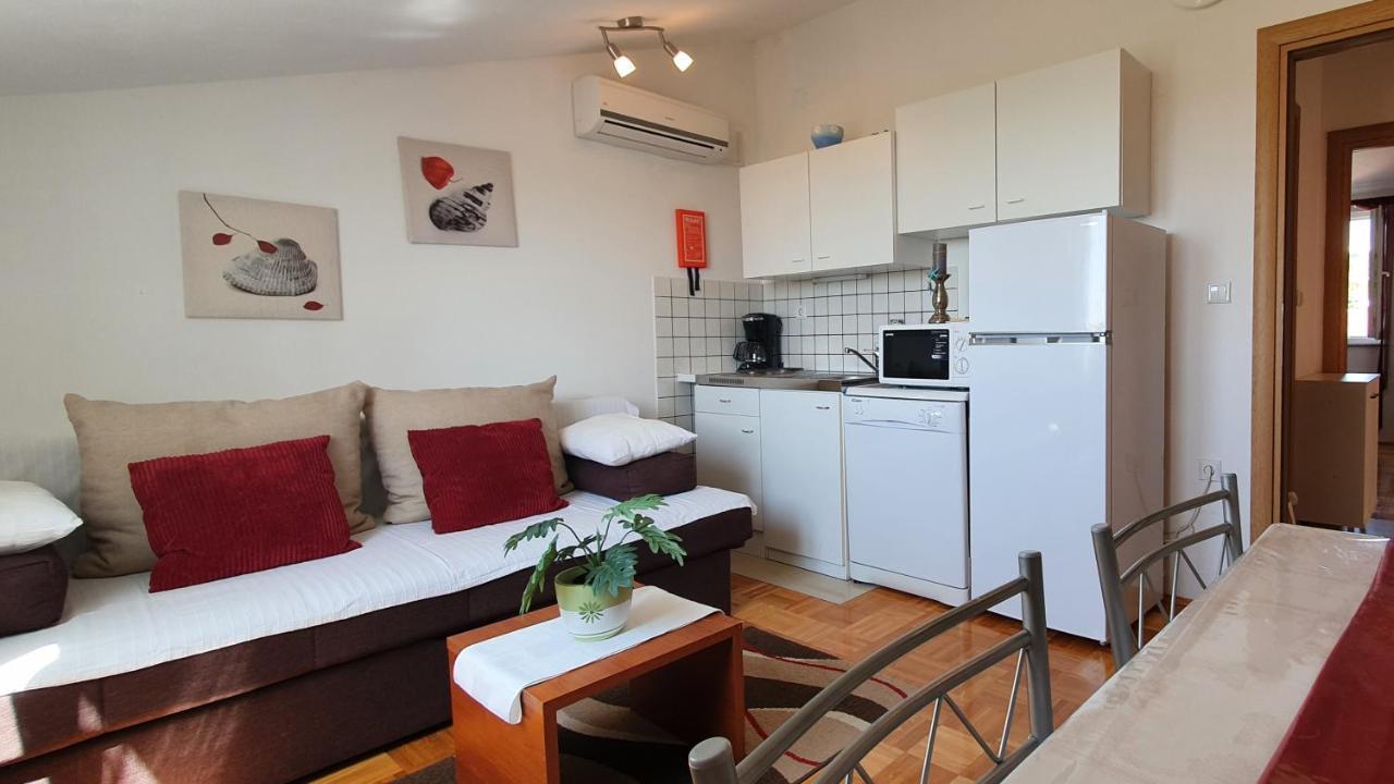 Apartmani Villa Lilliana Tribunj  Luaran gambar