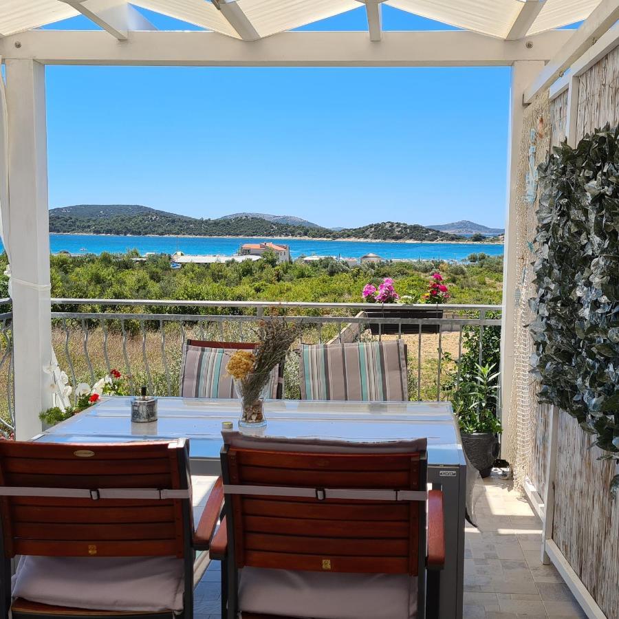 Apartmani Villa Lilliana Tribunj  Luaran gambar