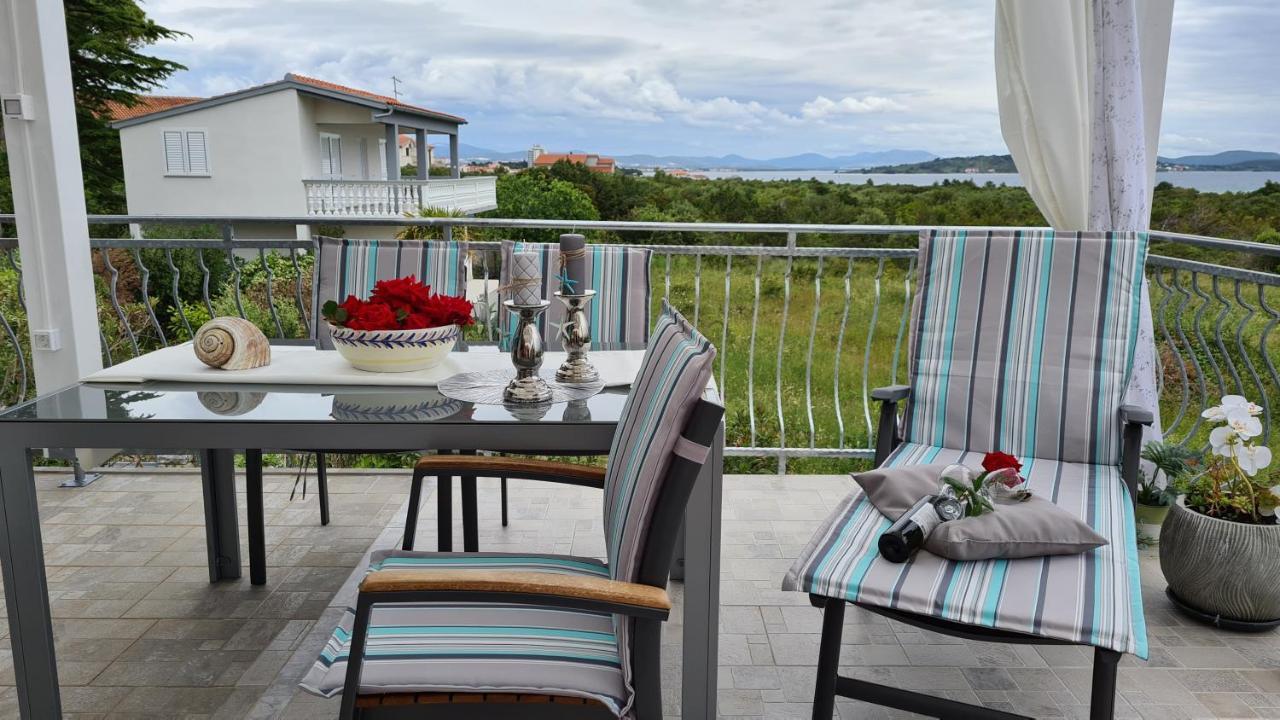 Apartmani Villa Lilliana Tribunj  Luaran gambar