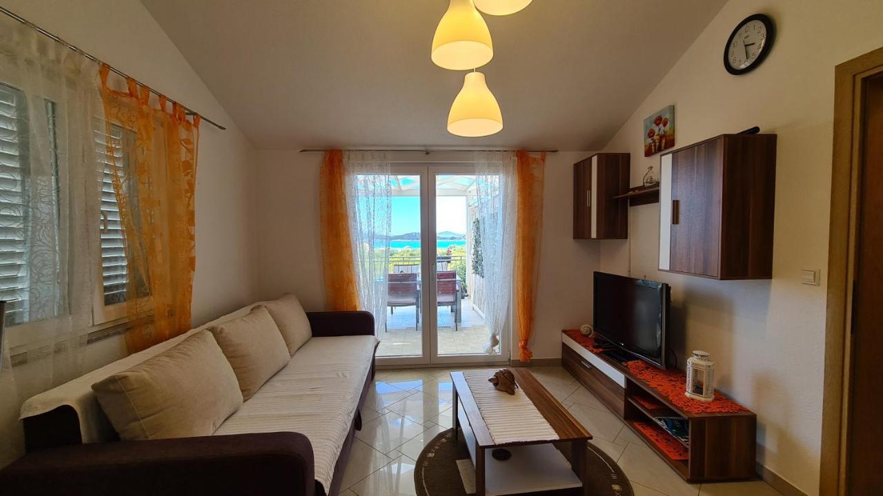 Apartmani Villa Lilliana Tribunj  Luaran gambar
