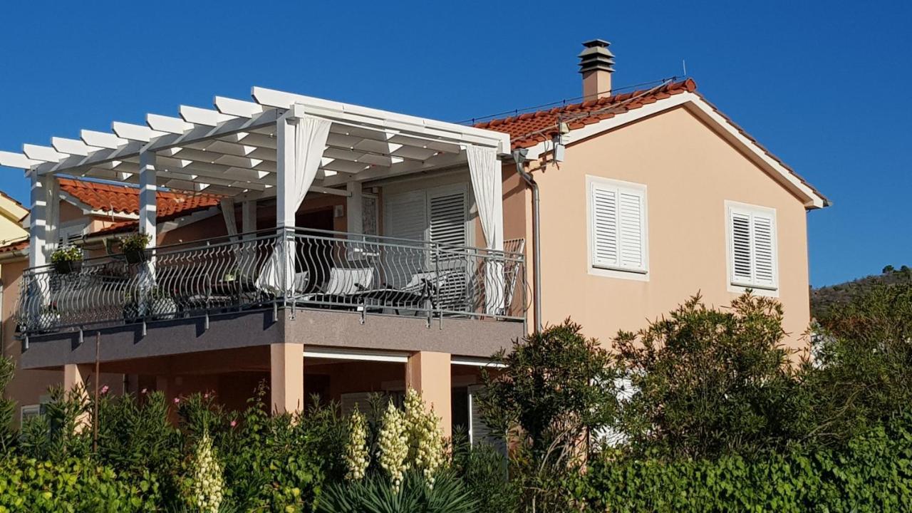 Apartmani Villa Lilliana Tribunj  Luaran gambar