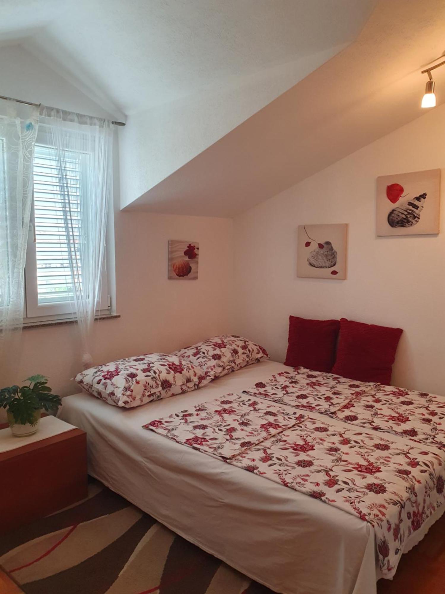 Apartmani Villa Lilliana Tribunj  Luaran gambar