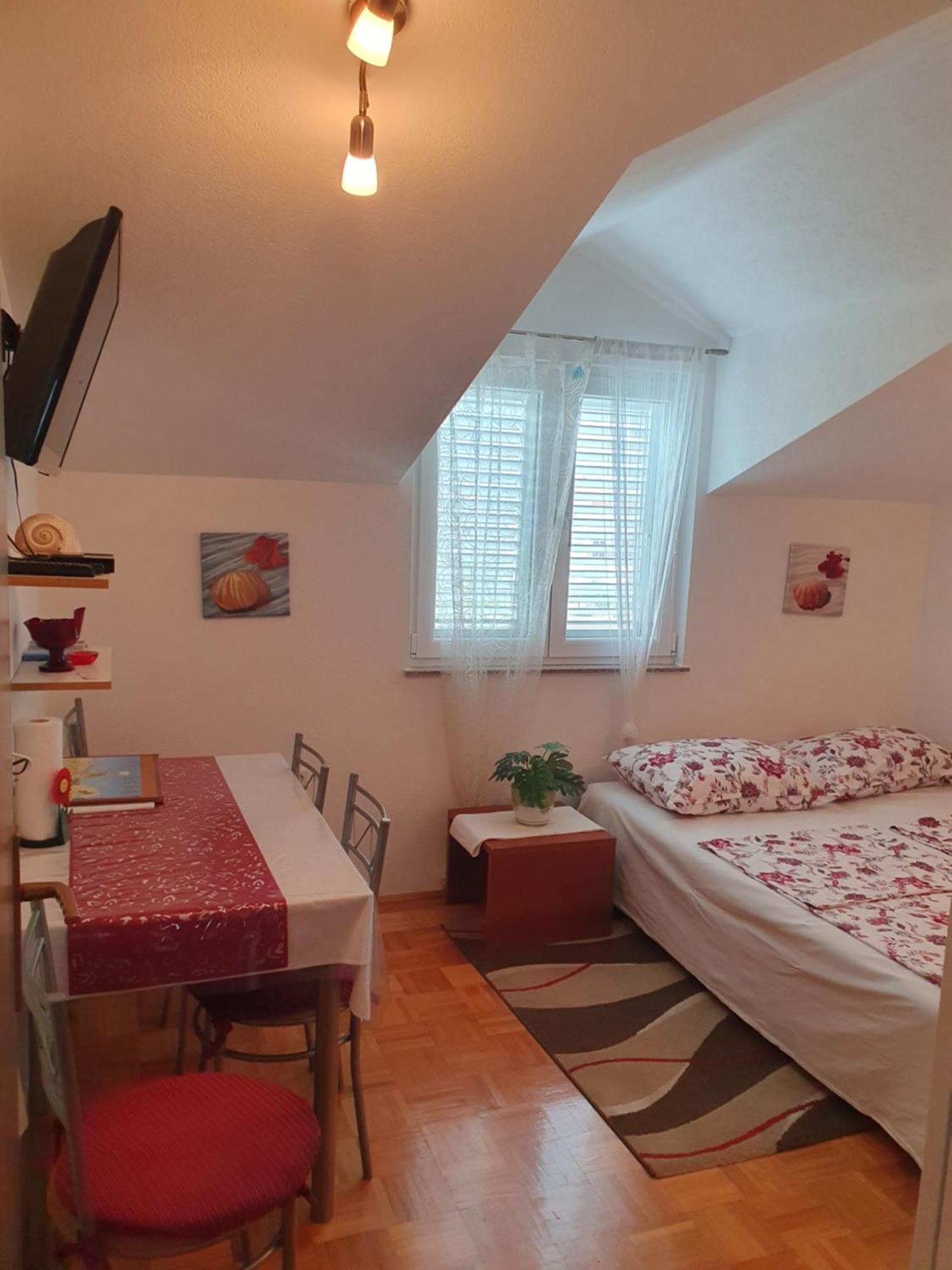 Apartmani Villa Lilliana Tribunj  Luaran gambar