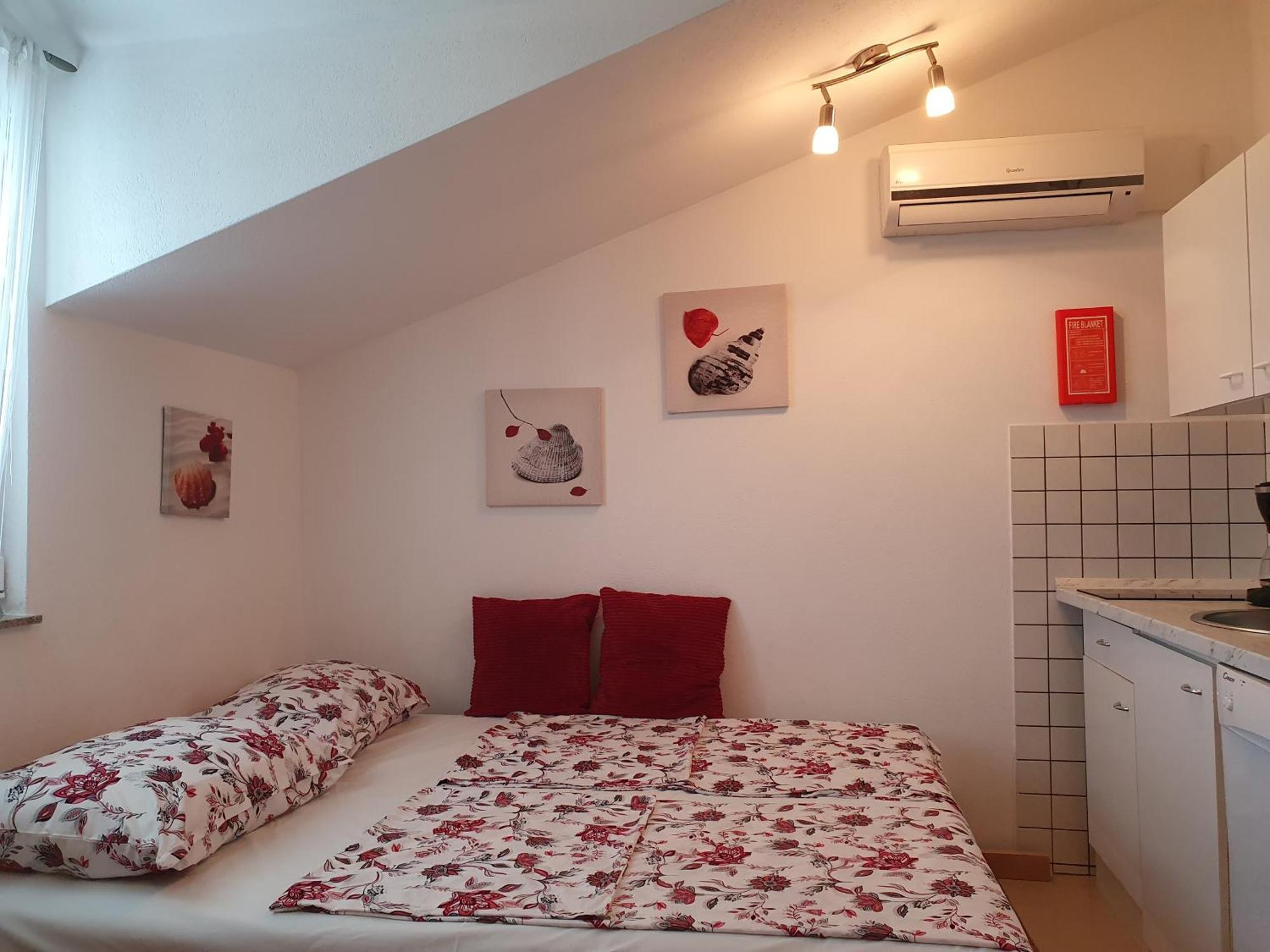 Apartmani Villa Lilliana Tribunj  Luaran gambar