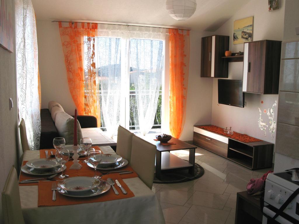 Apartmani Villa Lilliana Tribunj  Luaran gambar