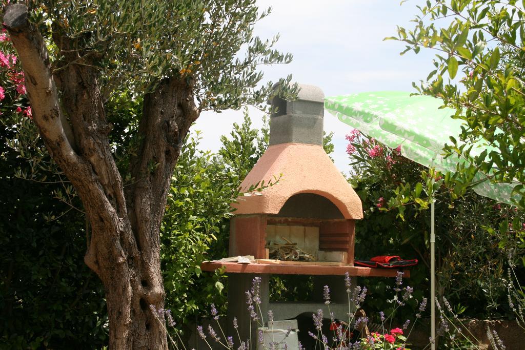Apartmani Villa Lilliana Tribunj  Luaran gambar