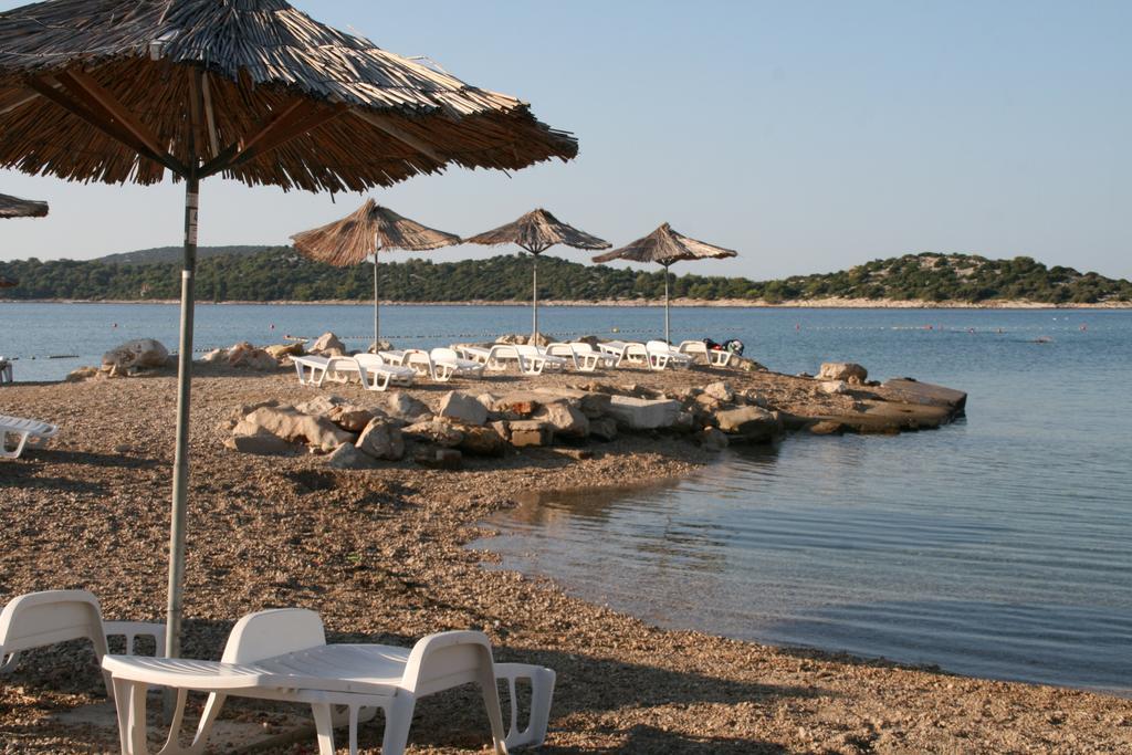 Apartmani Villa Lilliana Tribunj  Luaran gambar